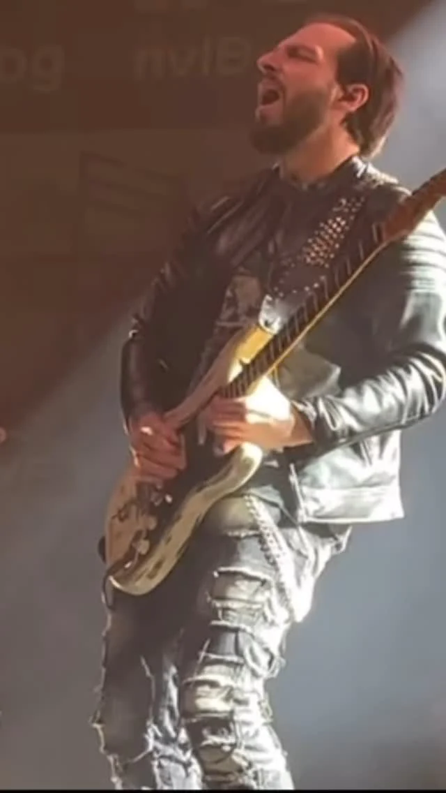 My take on Steve Vai’s version of Paganini’s Caprice No. 5. I remember seeing „Crossroads“ as a kid and being completely blown away by the guitar duel between Steve Vai and Daniel LaRusso. Now I got to play it every night on the Dirkschneider ‘Balls to the Wall’ tour, hopefully that will improve my Karate skills as well. #dirkschneider Video by Тихомир Тонков, recorded in Sofia, Bulgaria 🎸#stevevai #crossroads #karatekid #paganini #paganinicaprice